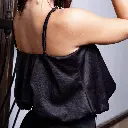 53845blusacortanegraespalda.webp